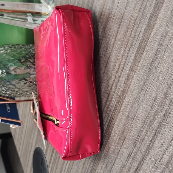 NWT YVES SAINT LAURENT YSL PATENT LEATHER BEAUTE BAG - Picture 5 of 8